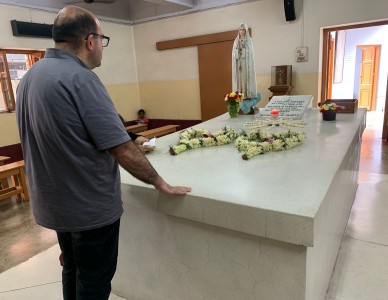 Casante, Padre Massimiliano Parrella, realizou uma visita especial ao túmulo de Santa Teresa de Calcutá