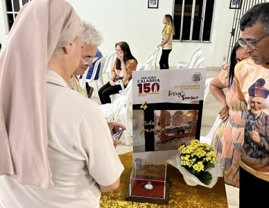 Com alegria e devoção, fiéis recepcionam relíquias de São João Calábria em Feira de Santana