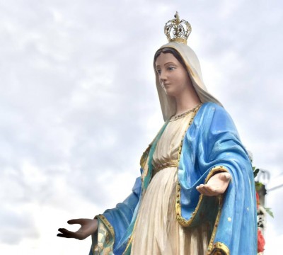 Fiéis celebram Nossa Senhora das Graças em Feira de Santana Bahia